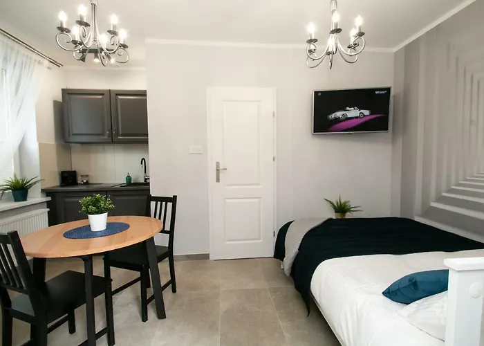 Daire Good Night | Police *